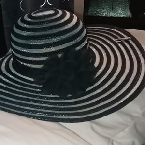 Black straw hat with bow